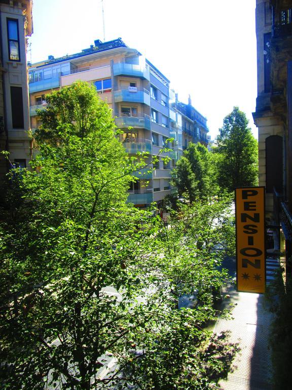Pensión Urumea San Sebastian Bagian luar foto